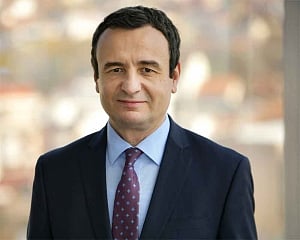 Western envoys visit Kosovo, Serbia to defuse tensions