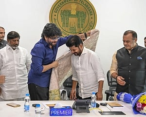 Amid speculation of "differences", Telangana govt reiterates support to Telugu film industry