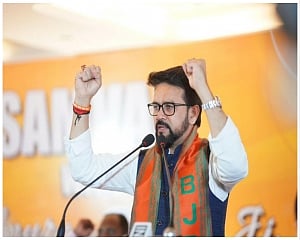 Congress, AAP 'khotay sikke', people of Punjab fed up with them: Anurag Thakur