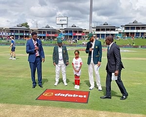 South Africa wins the toss and elects to field against Pakistan in pace-heavy test match