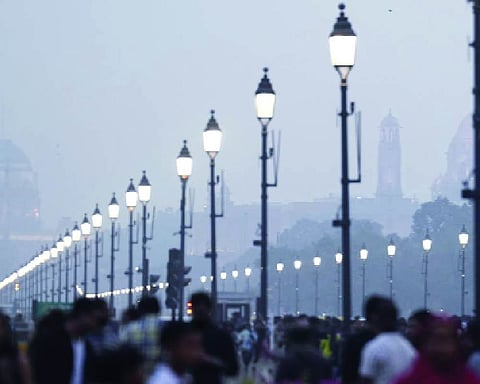 Air quality hits season’s worst, Capital chokes
