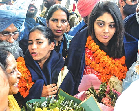 Amanjot, Harleen get grand welcome in Chandigarh