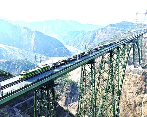 Army inducts tanks, artillery guns into Kashmir valley via special train