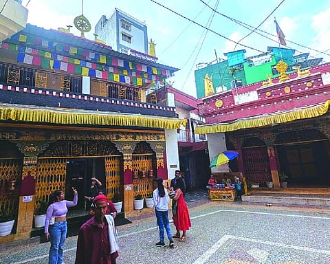 Delhi HC asks authorities to take action against illegal shops in Majnu ka Tila