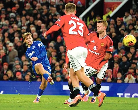 Everton beats Manchester United 1-0 in Premier League