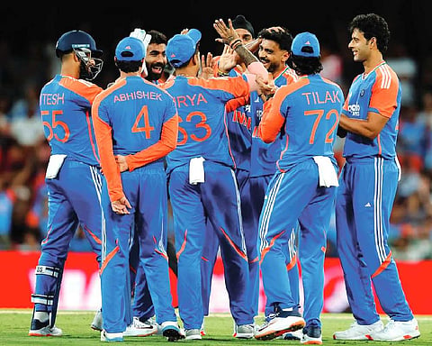 India clinch T20I series against Australia