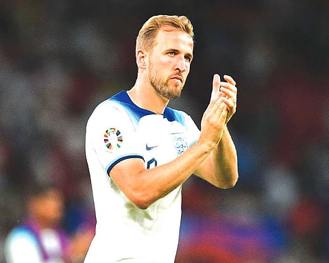 Kane cools Premier League return, fully committed to Bayern