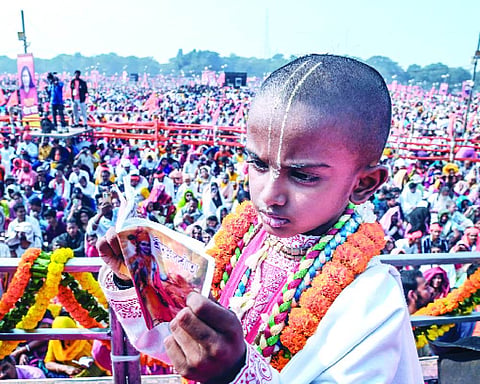 Lakhs of people assemble in Kolkata to chant Gita