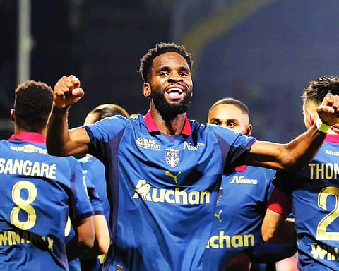 Lens reclaims top spot in Ligue 1 from PSG