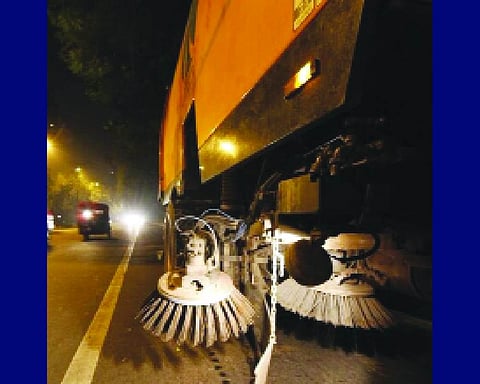 MCD steps up night cleaning, mechanised sweeping across city