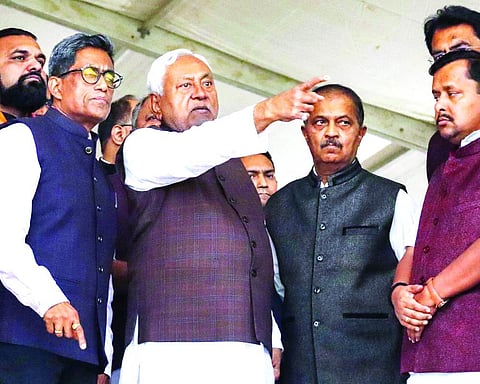 Nitish Kumar reviews oath ceremony preparations