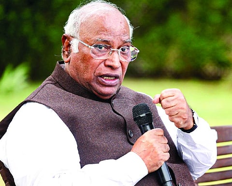 RSS should be banned, says Kharge