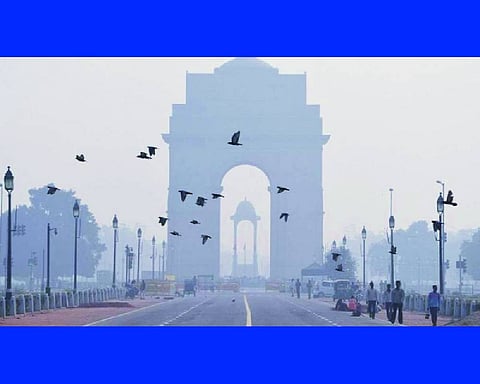 Severe smog, biting cold grip Delhi