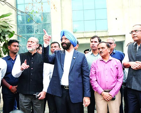 Sirsa reviews rising pollution in Anand Vihar