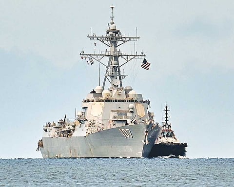 Warship docks in Trinidad and Tobago, pressure on Venezuela