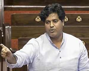 'Provocative' song: SC quashes case against Pratapgarhi