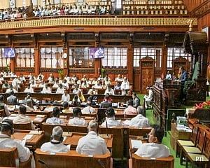 18 BJP MLAs suspended from K'taka Assembly for 6 months for 'disrespecting' Speaker