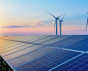Adani Green Energy Q1 Profit Surges 31% to ?824 Crore