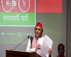 Akhilesh accuses BJP of running govt based on 'jhooth aur loot'