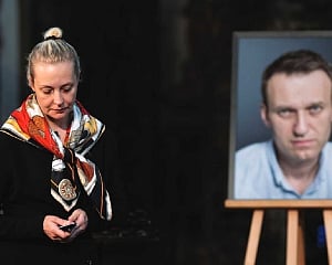 Alexei Navalny’s widow claims poisoning evidence