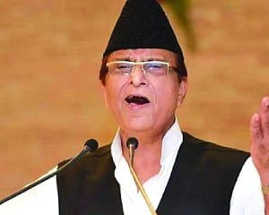 Azam Khan acquitted in 2008 public property damage case