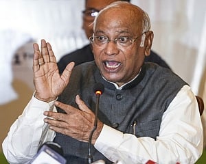BJP accuses Kharge of using 'objectionable' words against Prez Murmu, Kovind