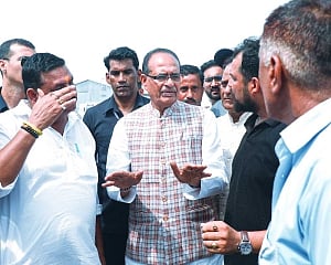 Chouhan inspects damaged farms in J&K