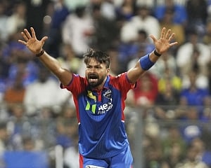DC's Mukesh Kumar fined 10% of match fees for Code of Conduct breach