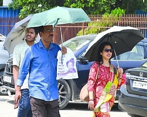 Delhi sizzles as heatwave grip continues for third day