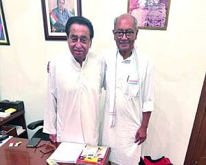 Digvijaya meets Kamal Nath, signals truce after days of public tension