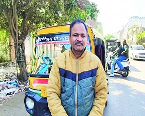 Driver abused by cop honoured on R-Day