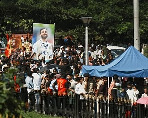 Ecstatic fans line up streets to welcome IPL champions RCB in Bengaluru