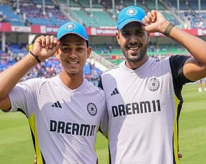 England opt to bat; Kohli misses out, debut for Jaiswal, Rana