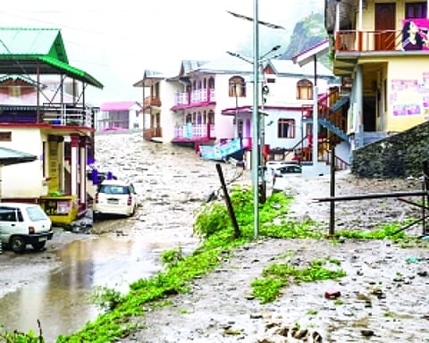 Flood sweeps Uttarkashi