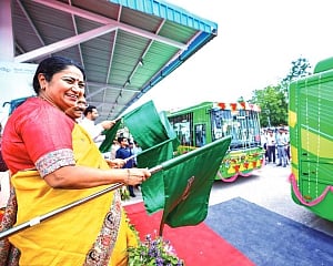 Government launches 300 new electric buses