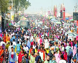 Holy towns witness swathes of humanity