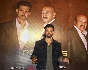 Hrithik praises Nick Jonas' Broadway performance, thanks 'Krrish' co-star Priyanka for 'amazing night'