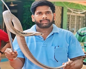 Inspiring Journey of Jitendra Hazari, Jharkhand’s snake saver and social crusader