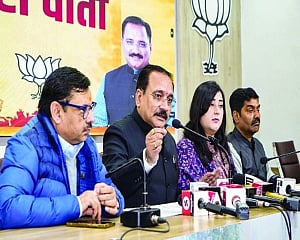 Kejriwal car convoy attack; AAP, BJP exchange blows
