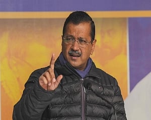 Kejriwal meets newly elected AAP MLAs, asks them to work for people
