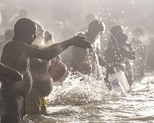 Maha Kumbh: Devotees brave biting cold to take holy dip in Sangam