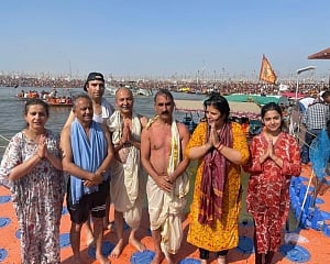 Maha Kumbh: Himachal CM Sukhu, family take holy dip at Sangam