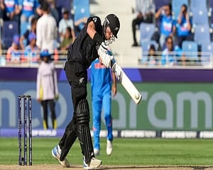 Mitchell and Bracewell prop up New Zealand after India spinners call shots