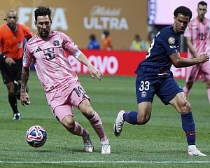 Neves scores twice and Paris Saint-Germain routs Messi’s Inter Miami 4-0 at Club World Cup