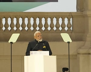 PM woes investors in energy sector, says India offers many possibilities in next 5 years