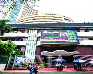 Sensex bounces back after five-day slump, Nifty ends marginally lower