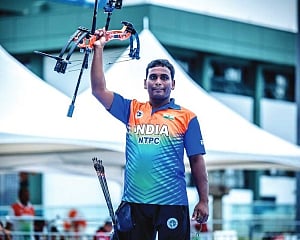 Sheetal, Toman Kumar lead India to two titles