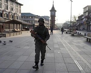 Shutdown against terror attack in Kashmir valley, first time in 35 years