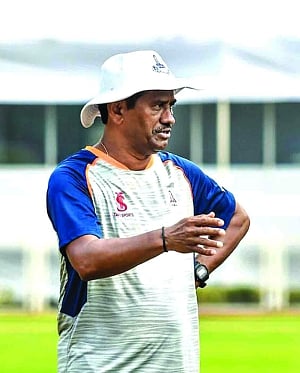 Sulakshan Kulkarni inspires Oman cricket team with story of Mumbai club