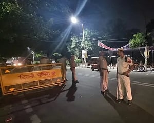 Woman, 19, knifed in full public view in Delhi Cantt